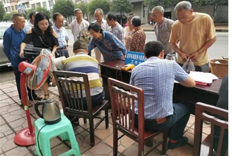 宣漢職業中專學校赴下八鎮開展信息技術咨詢服務，助力精準脫貧攻堅