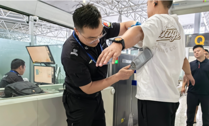 方寸之間的千鈞責任——記石家莊機場安檢員的日常